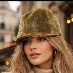 BEAUTIFUL VINTAGE FAUX FUR GIOVANNIO HAT